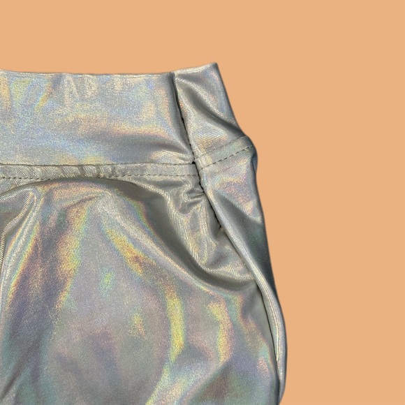 Shiny Liquid Metallic Holographic Pleated Flared Mini Skater Skirt - Picture 4 of 5